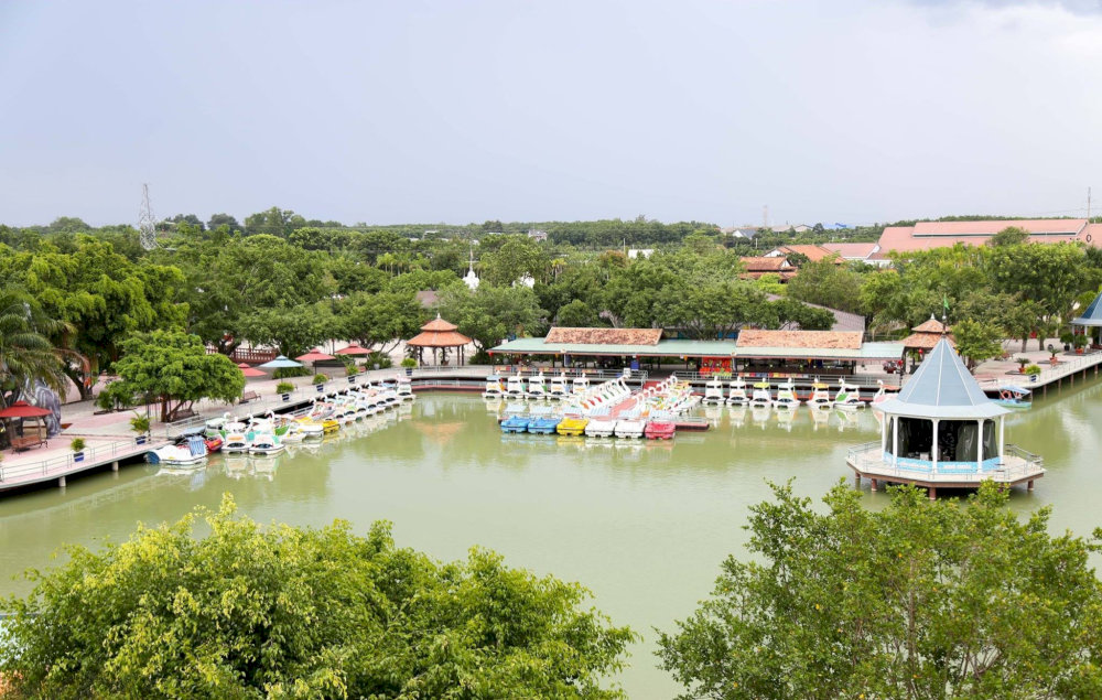 Khu vực hồ nước